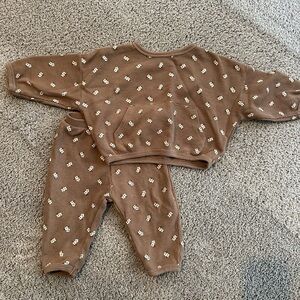 Quincy Mae, 6-12 M, matching sweatsuit